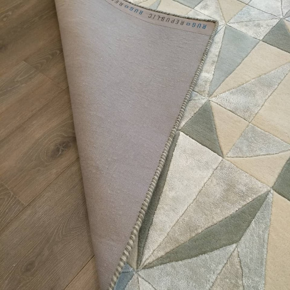 Обложка проекта: Обрезка ковра под размер клиента