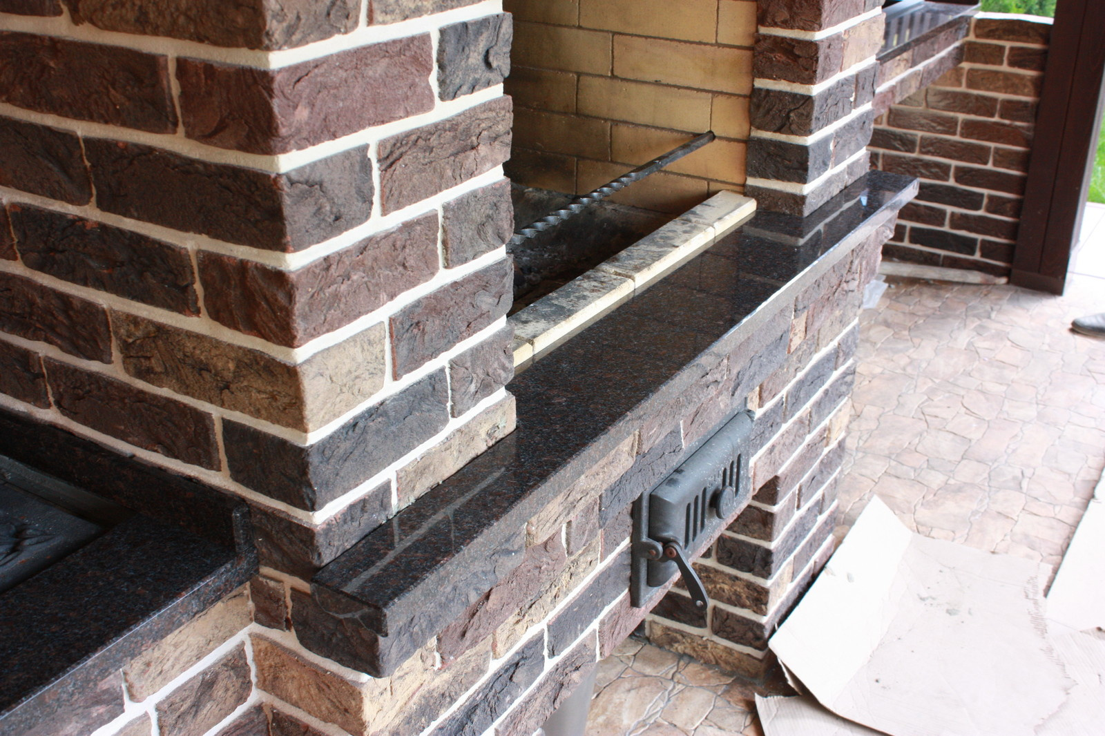 Гранитная столешница для барбекю