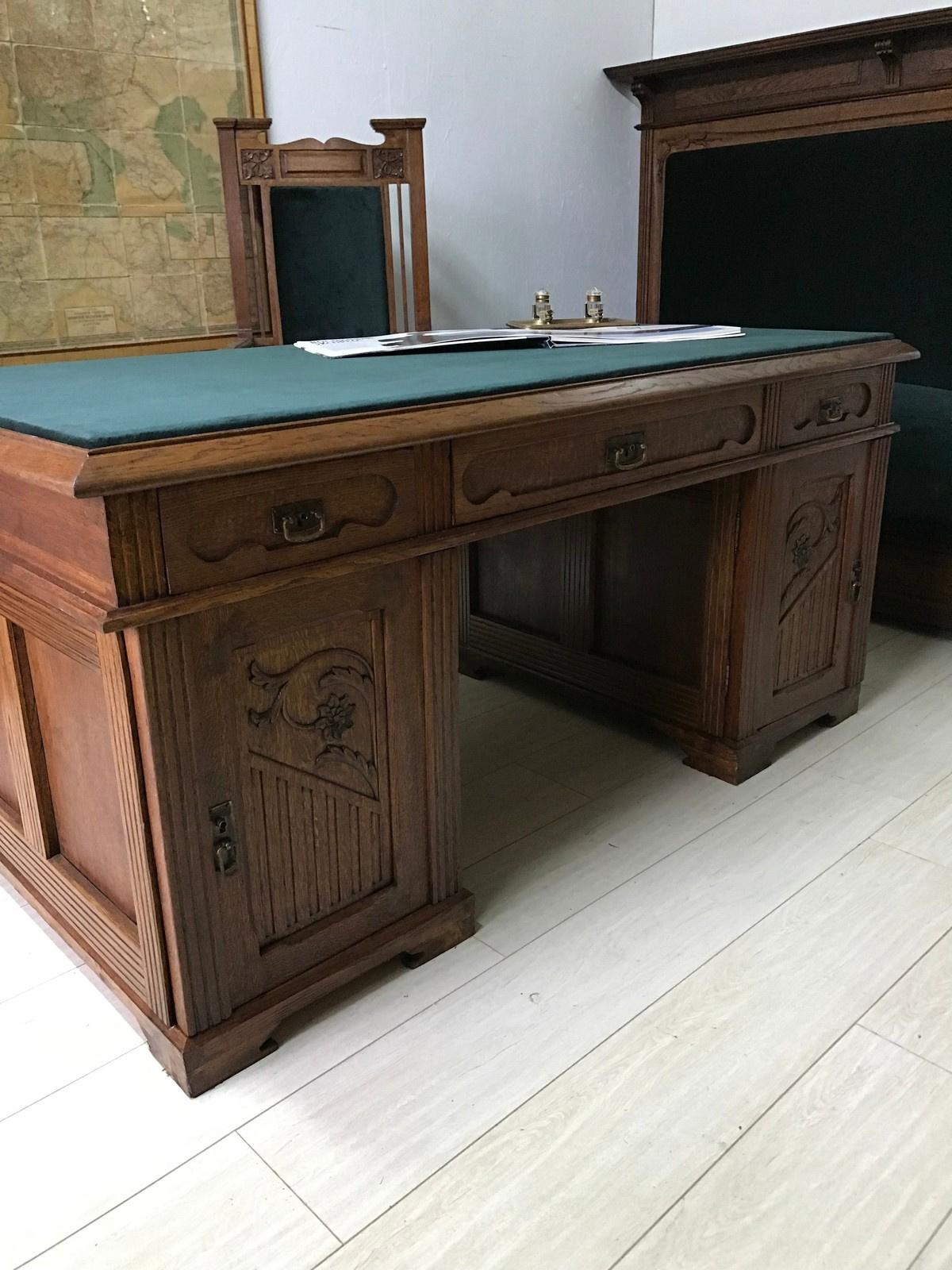 Антикварный кабинет 19 век