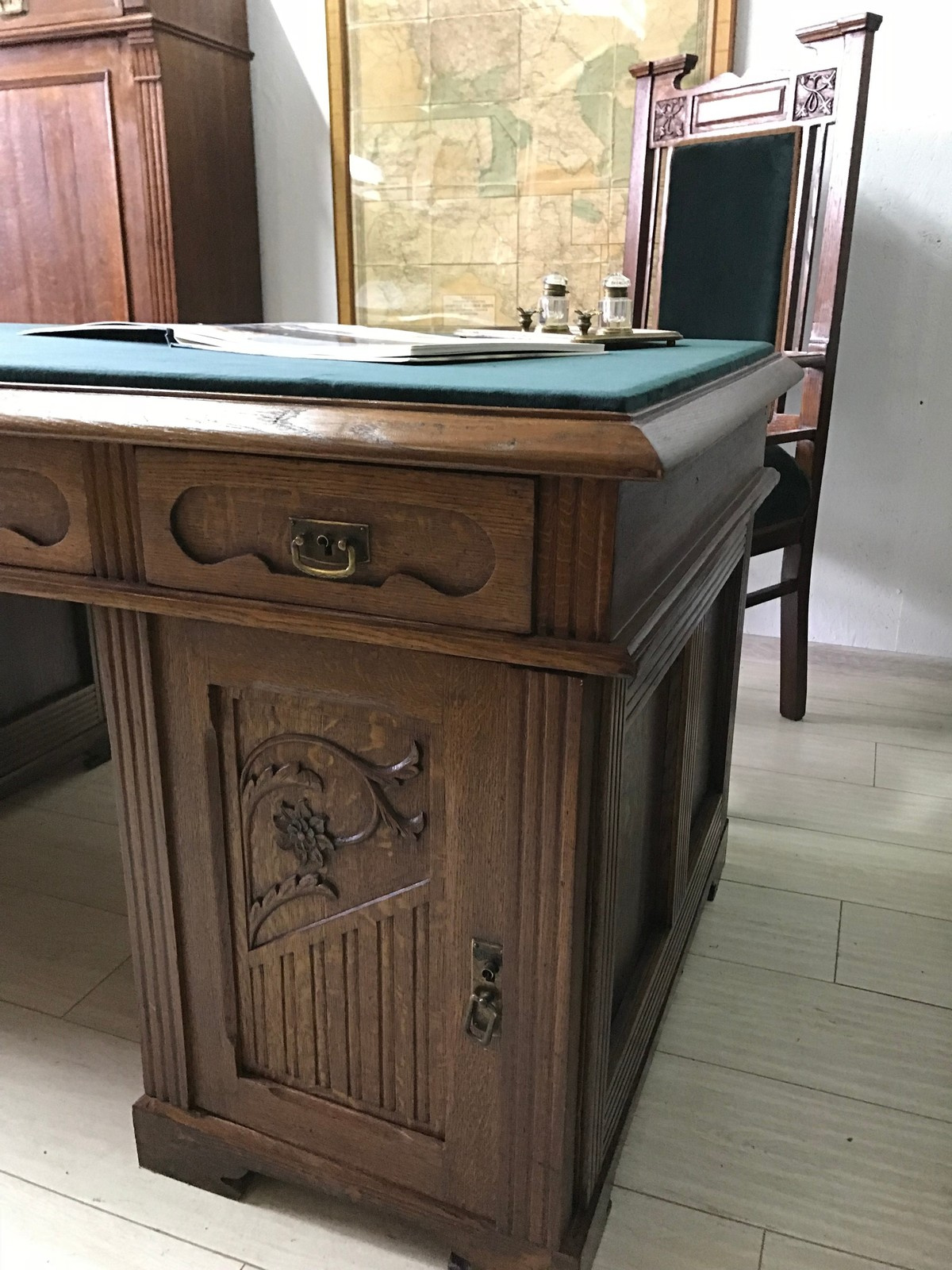 Антикварный кабинет 19 век