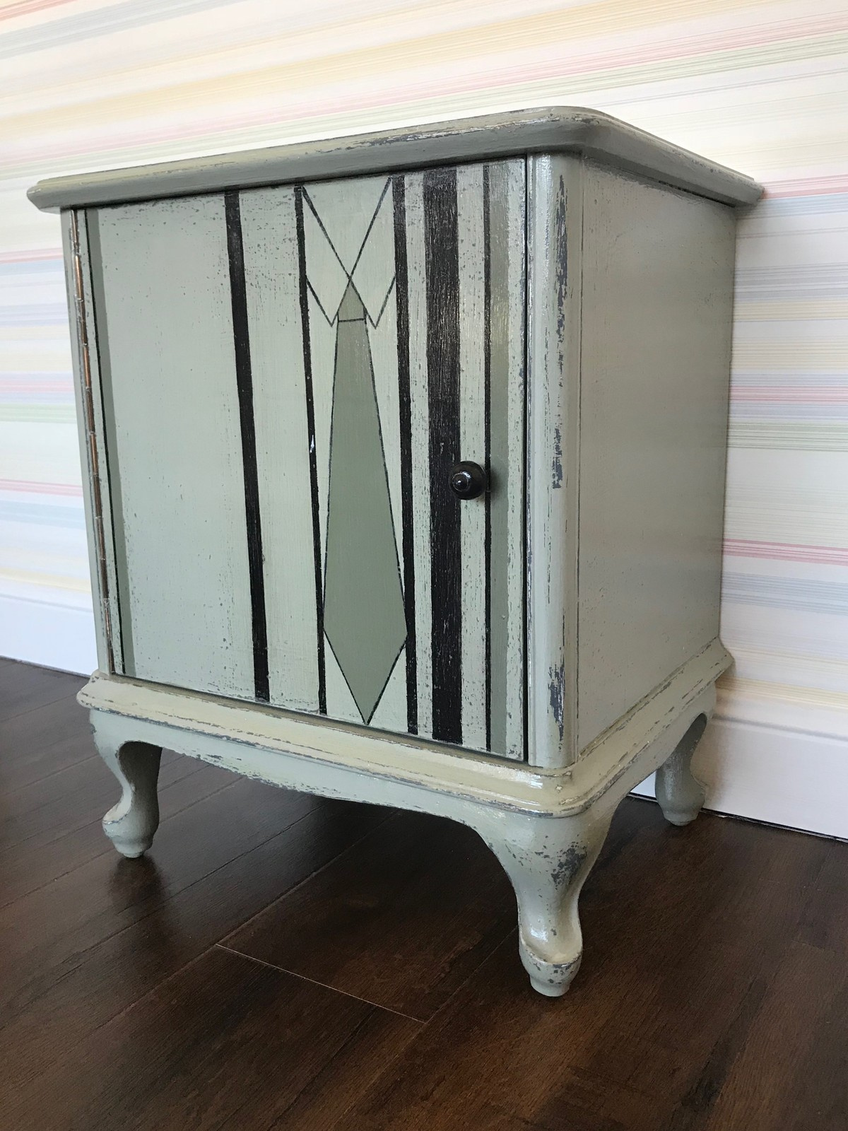 Тумбы Луи и Мери