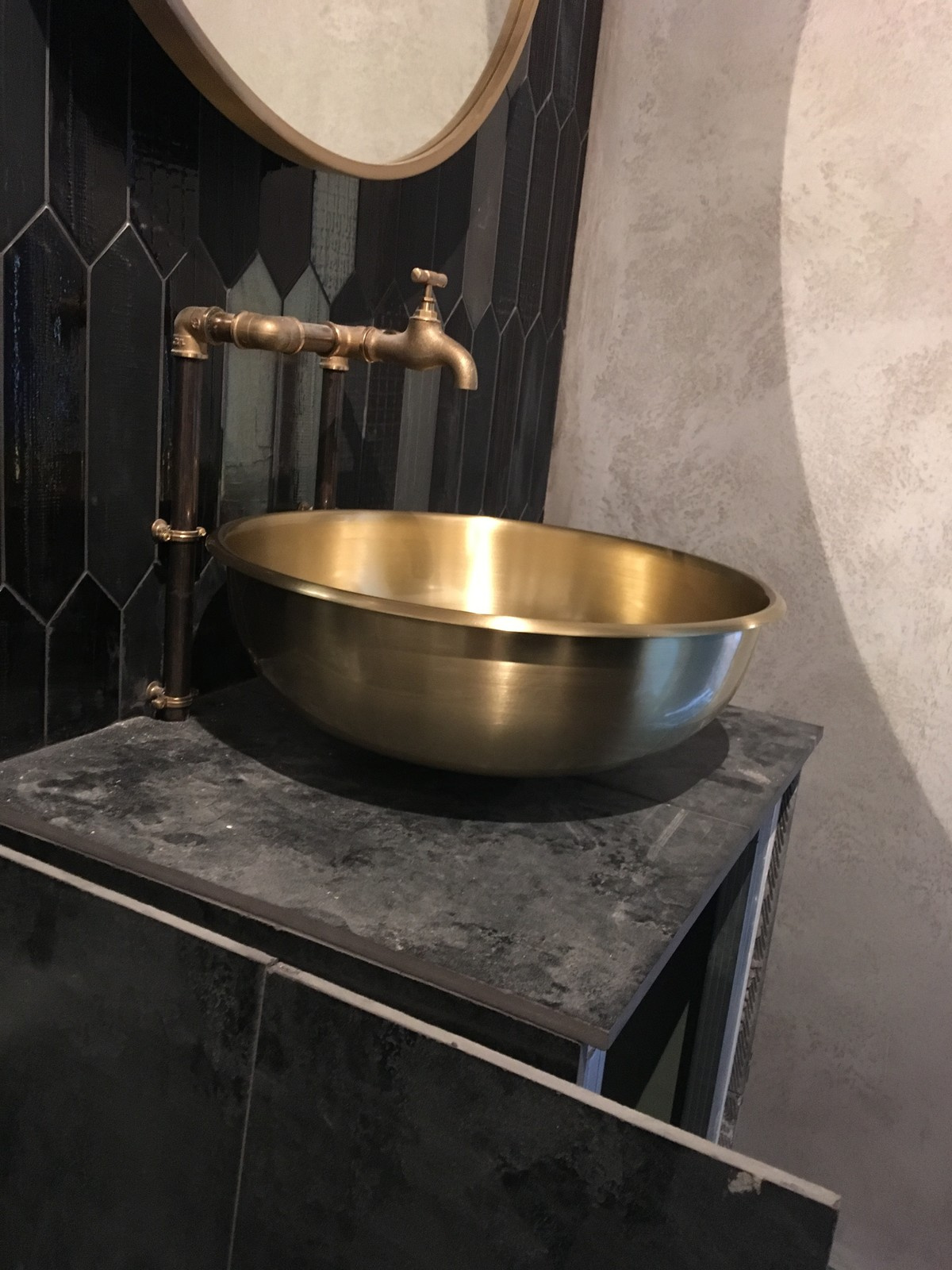 Обложка проекта: Раковина латунная.