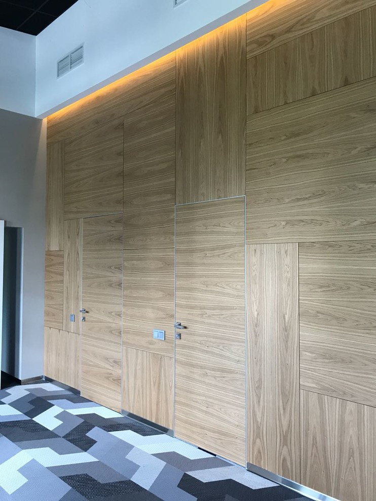 Скрытые двери и шпонированные стеновые панели