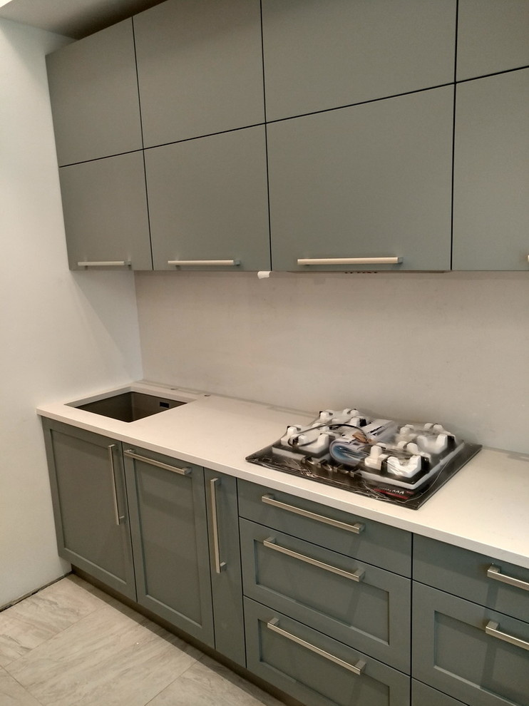 Столешницы из кварцевого агломерата на кухне и ванной комнате
