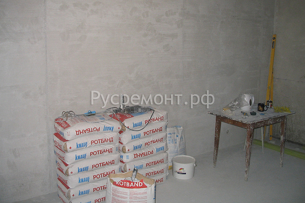 Оштукатуривание стен по маякам и изготовление (заливка) стяжки пола
