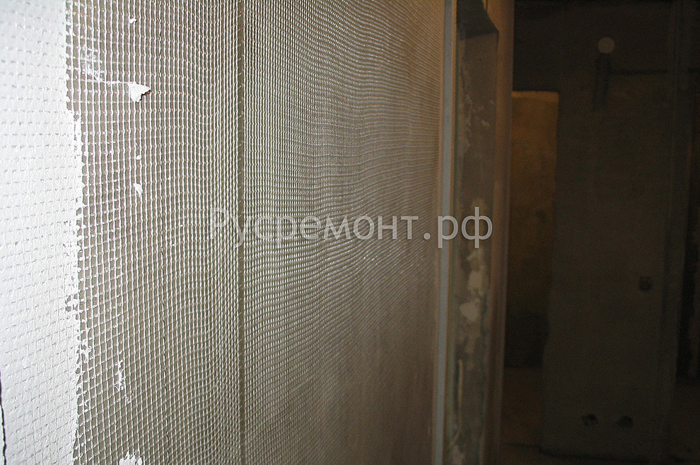 Оштукатуривание стен по маякам и изготовление (заливка) стяжки пола