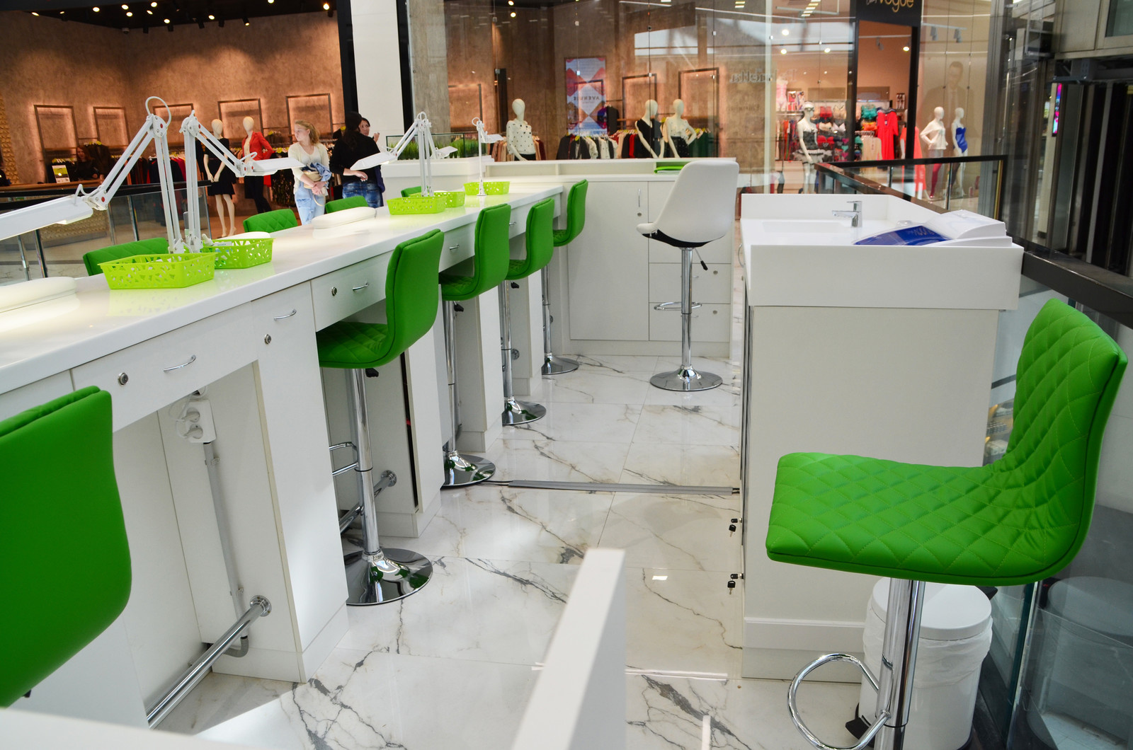 салон красоты в торговом центре