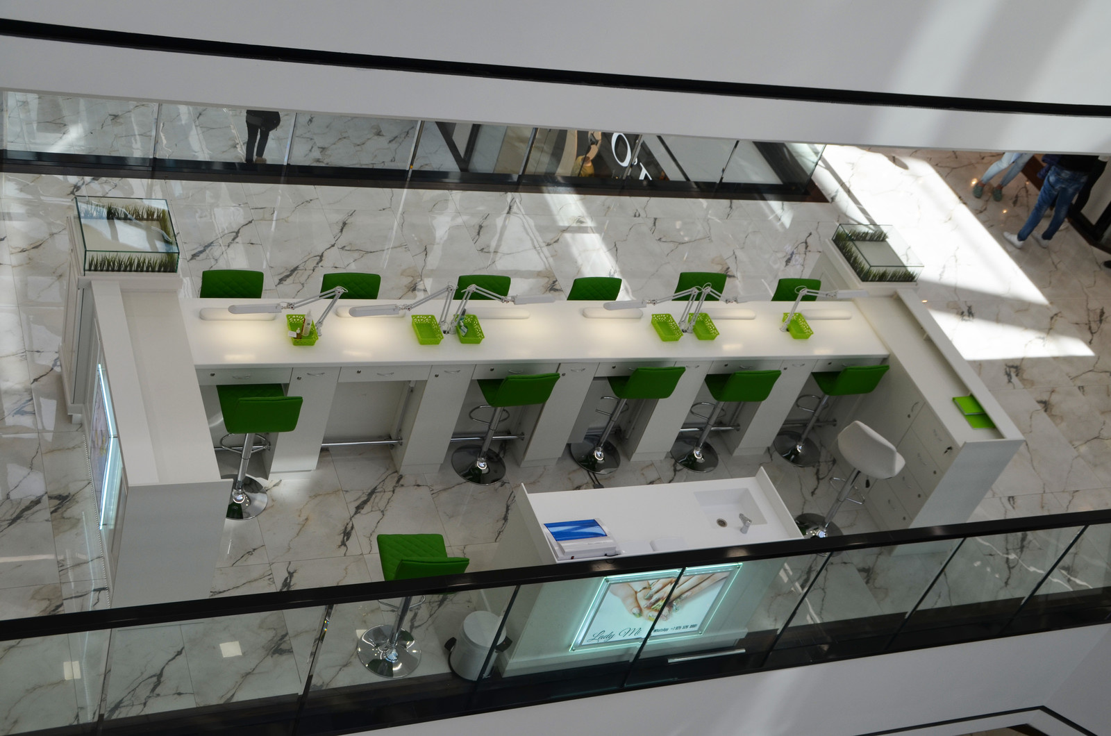 салон красоты в торговом центре