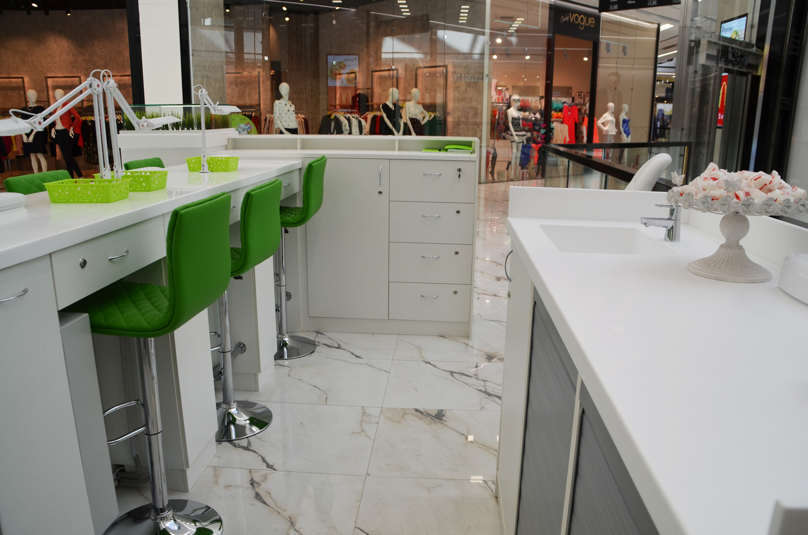 салон красоты в торговом центре