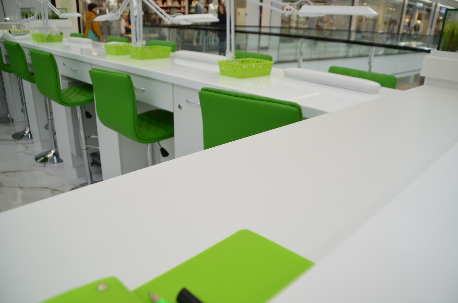 Обложка проекта: салон красоты в торговом центре