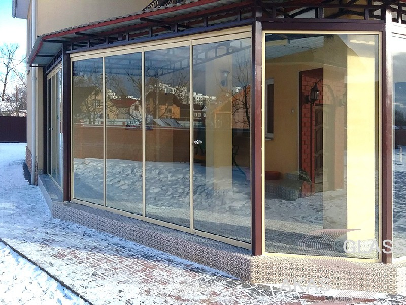 Безрамное остекление террасы частного дома