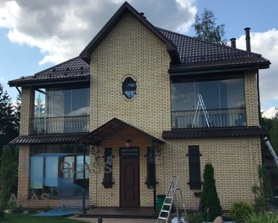 Обложка проекта: Французский безрамный балкон