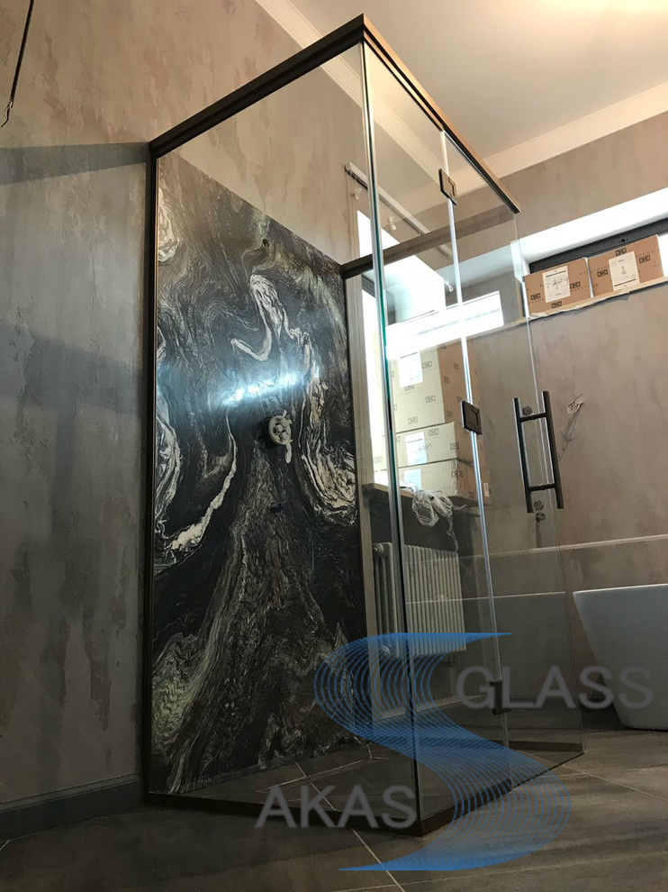 Стеклянные душевые кабины