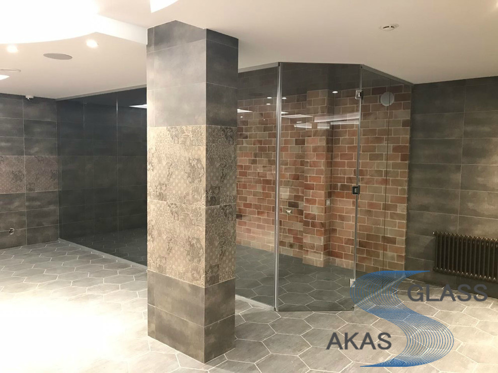 Стеклянные душевые кабины