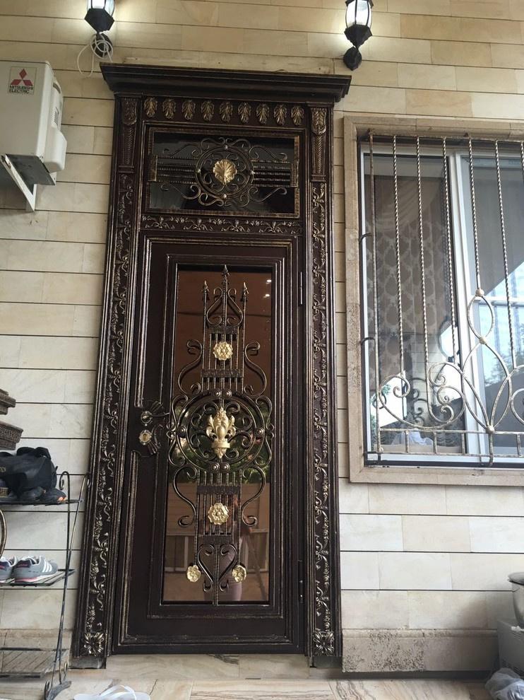 Дворцовая дверь в коттедж