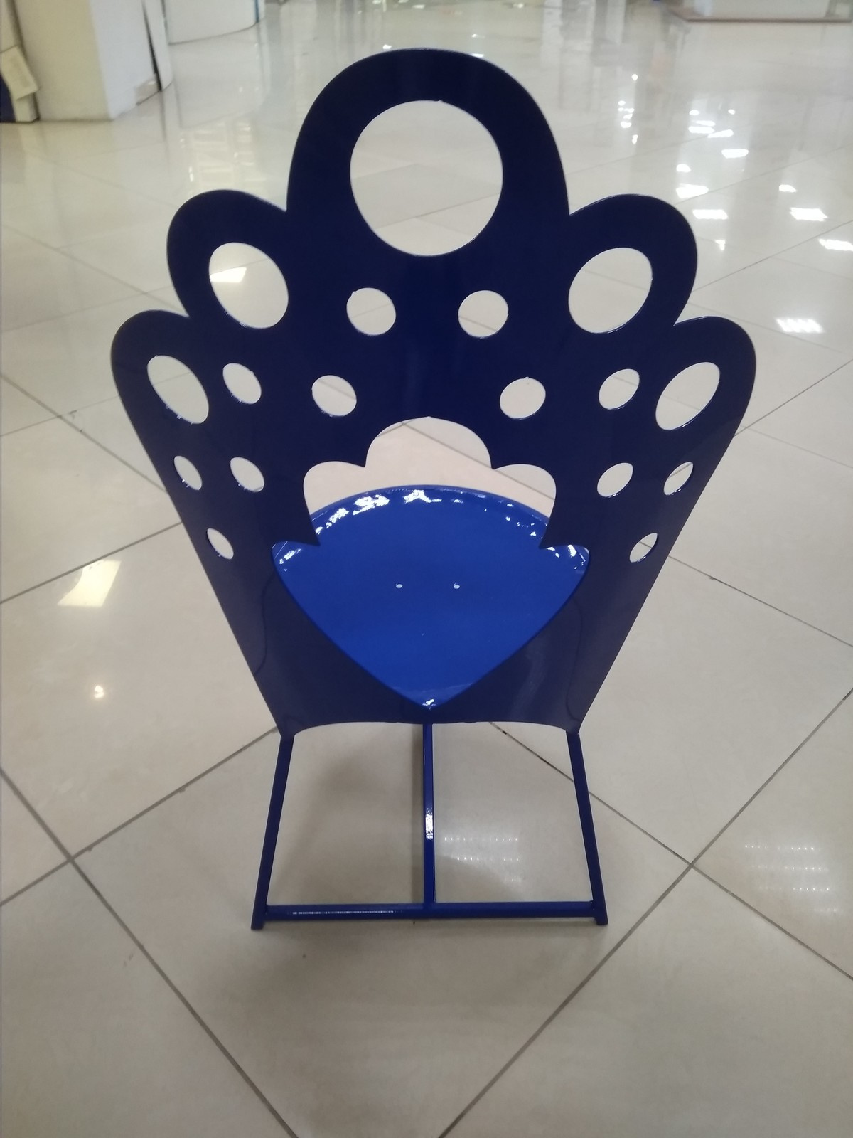 Мебель и арт -объекты