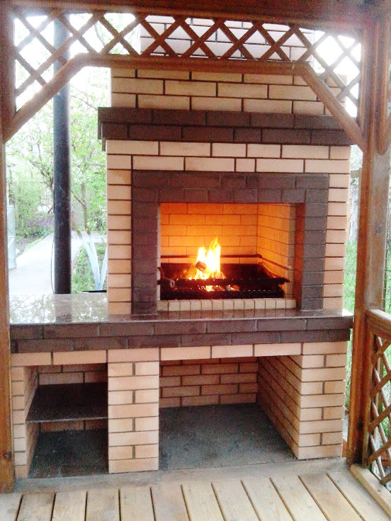 Обложка проекта: Небольшой барбекю мангал со столешницей