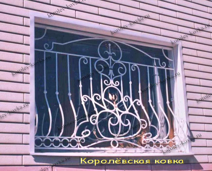 Кованые решетки на окна с пузом