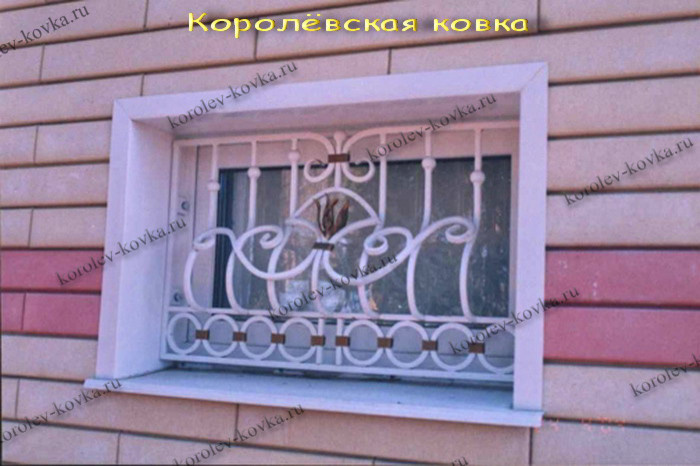 Обложка проекта: Кованые решетки на окна с пузом