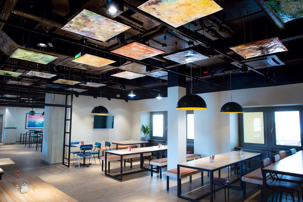 Потолок отеля Meininger.