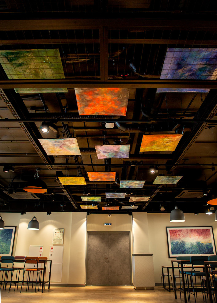 Потолок отеля Meininger.