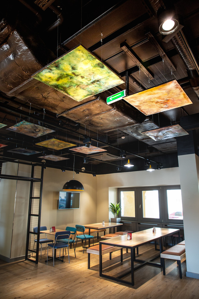 Потолок отеля Meininger.