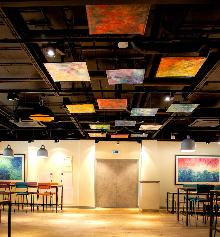 Обложка проекта: Потолок отеля Meininger.