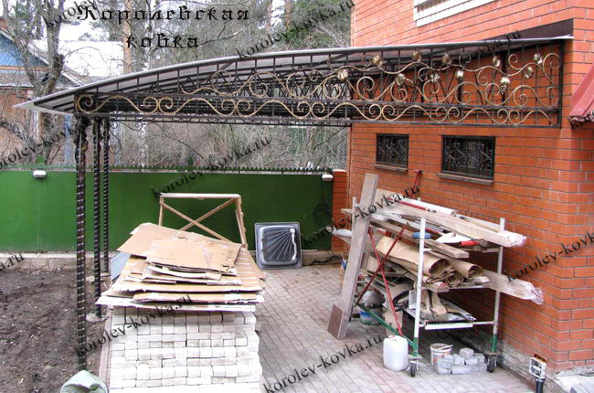 Кованый навес для автомобиля