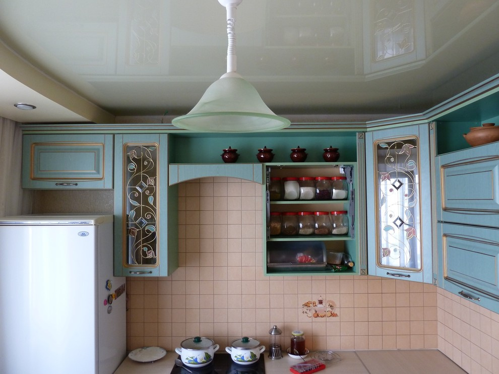 Витражи в кухонных фасадах