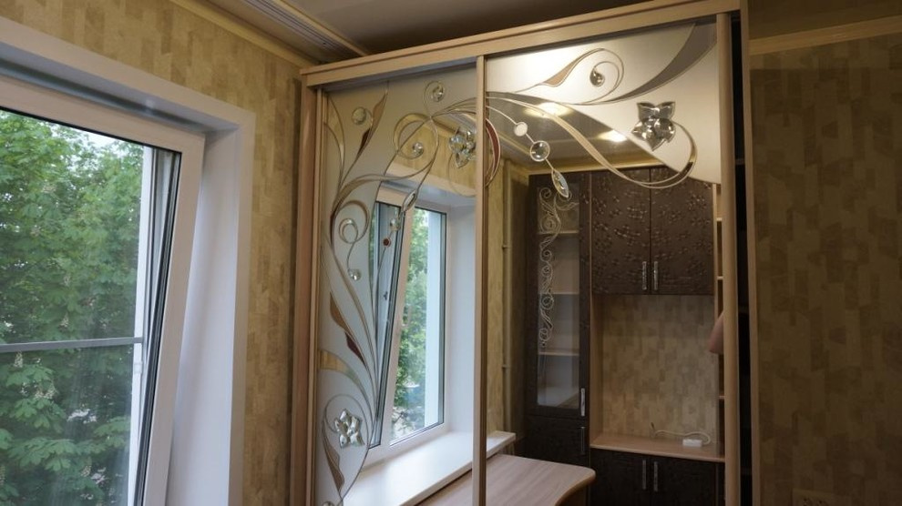 Витражи на зеркалах шкафов-купе