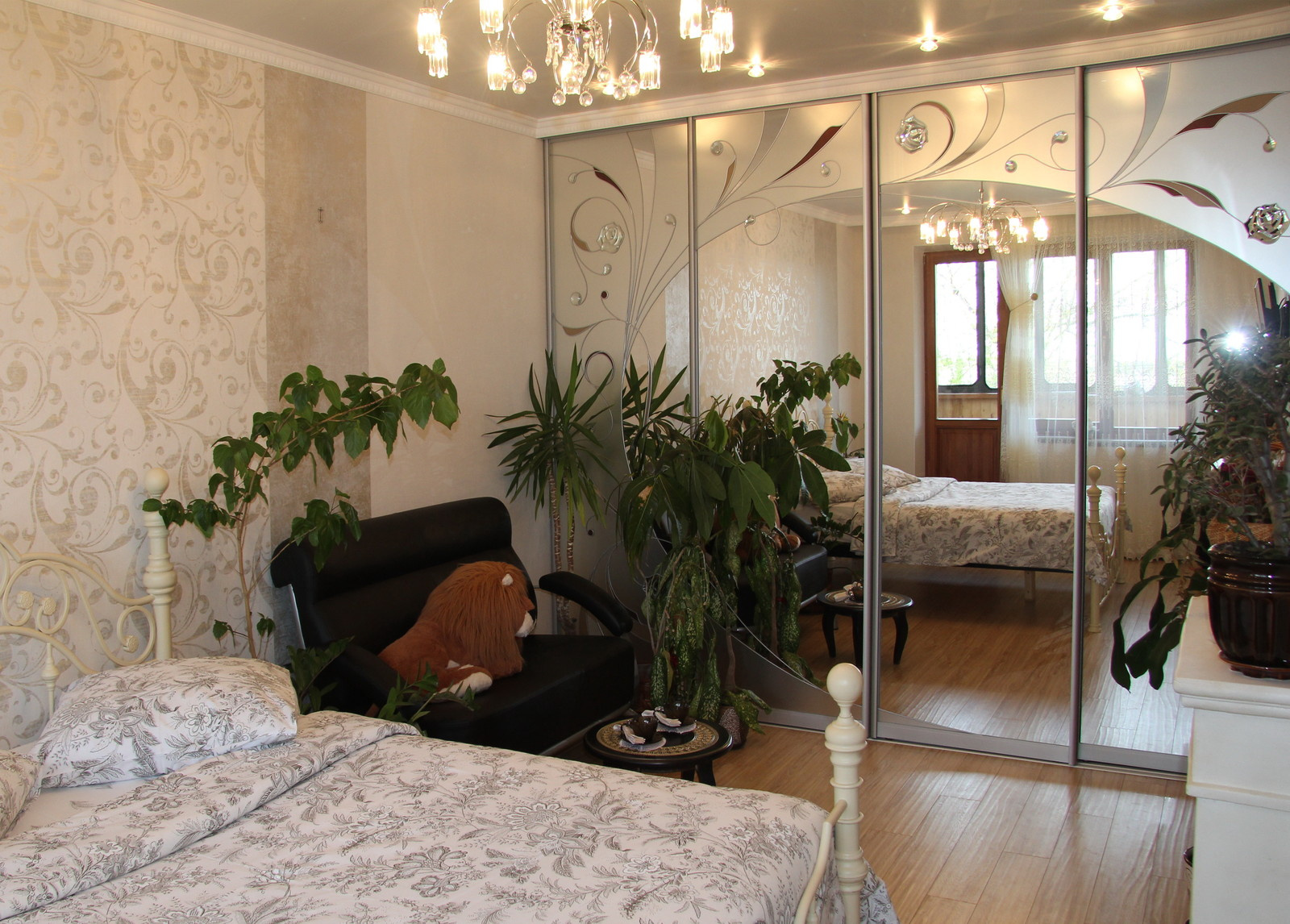 Витражи на зеркалах шкафов-купе