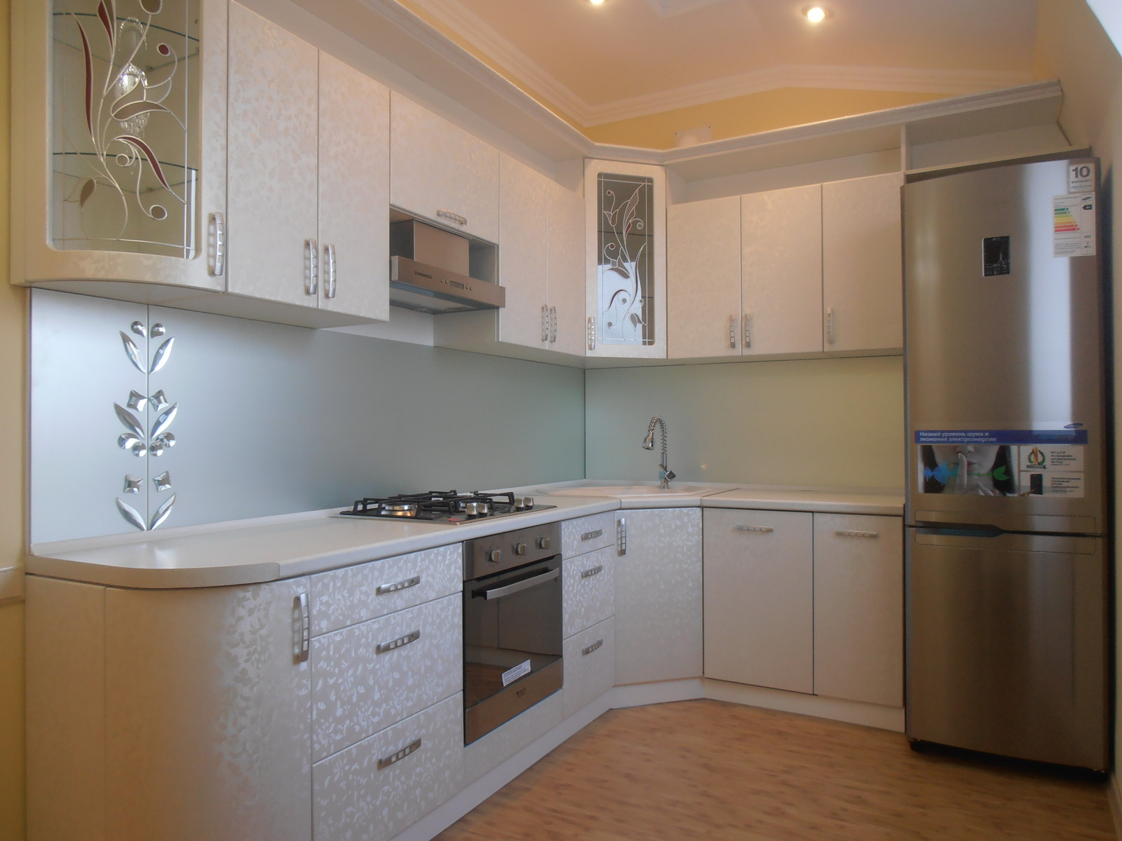 Обложка проекта: Витражи в кухонных фасадах