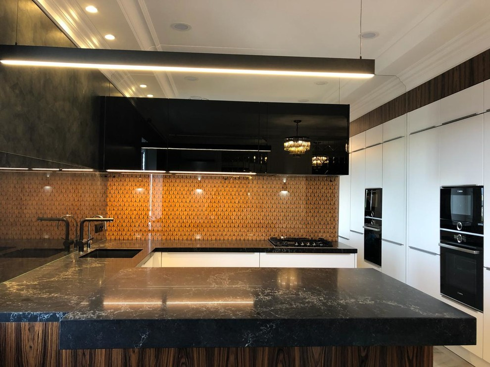Столешница из кварцевого агломерата Caesarstone с подстольной мойкой