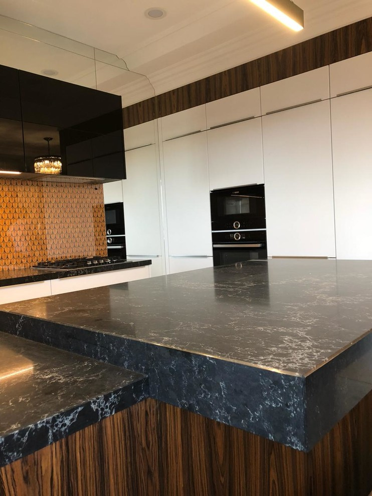 Столешница из кварцевого агломерата Caesarstone с подстольной мойкой