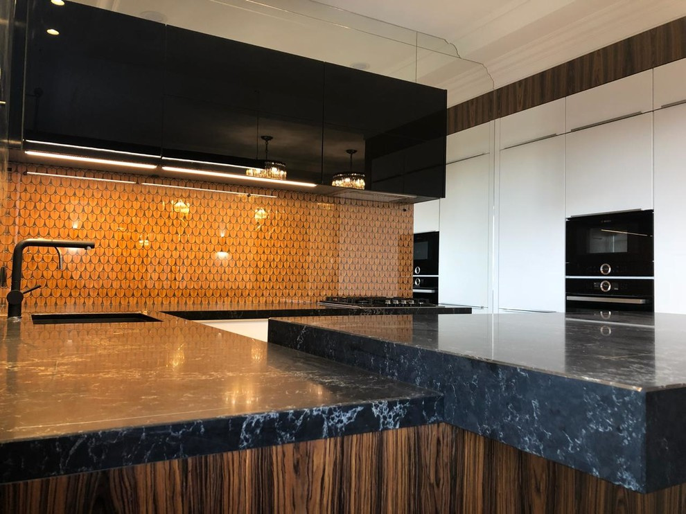 Столешница из кварцевого агломерата Caesarstone с подстольной мойкой