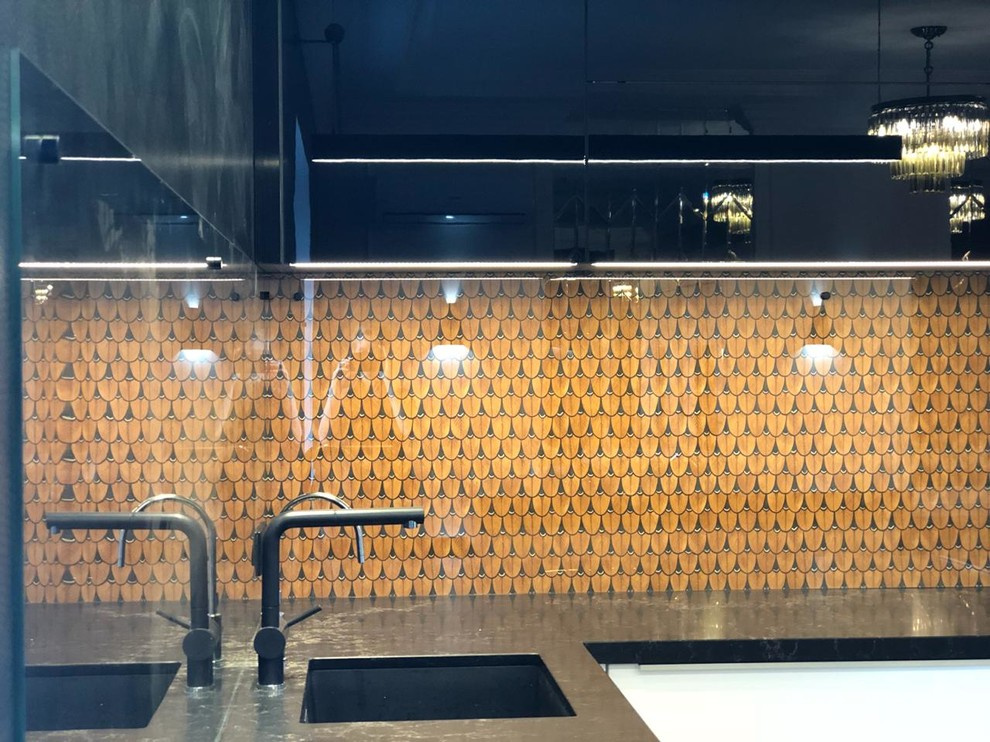 Столешница из кварцевого агломерата Caesarstone с подстольной мойкой