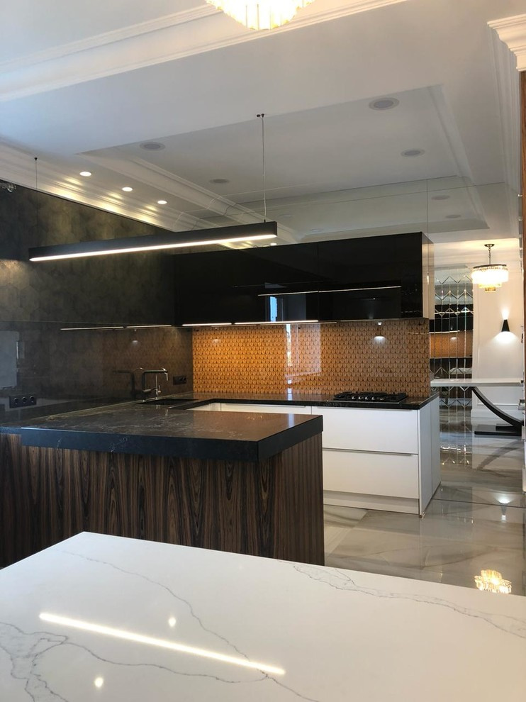 Столешница из кварцевого агломерата Caesarstone с подстольной мойкой