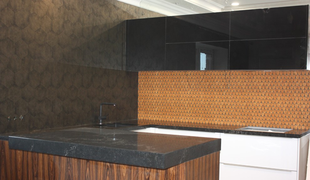 Столешница из кварцевого агломерата Caesarstone с подстольной мойкой