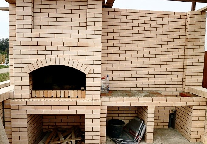 Обложка проекта: Кирпичный барбекю мангал со столешницей