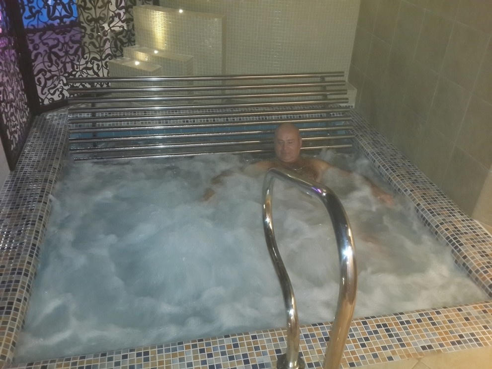 Обложка проекта: Частные бассейны с морской водой и SPA в фитнес-центре "Кимберли Лэнд"