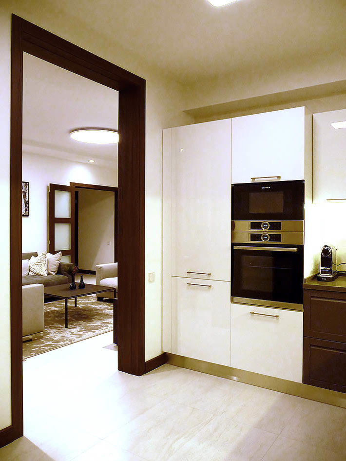 Современная кухня и гостиная