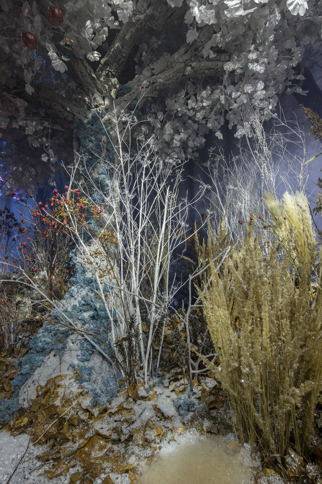 Выставка Nina Ricci, декоратор Саяна Максанова