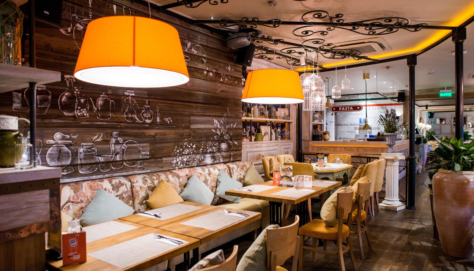 The interior design of the restaurant "IL Патио" in Moscow