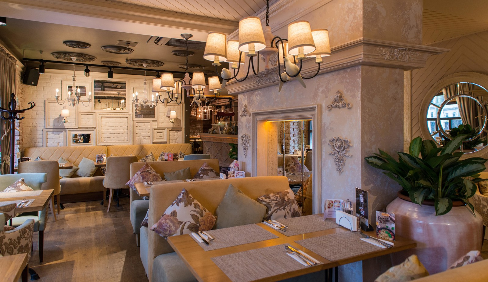 The interior design of the restaurant "IL Патио" in Moscow
