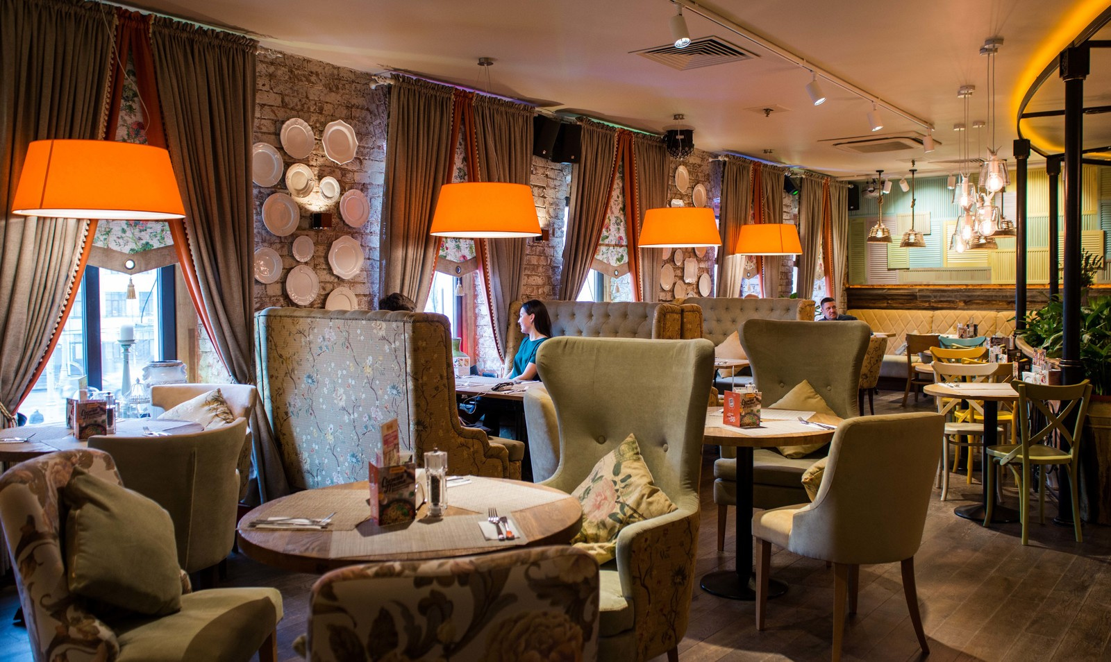 The interior design of the restaurant "IL Патио" in Moscow