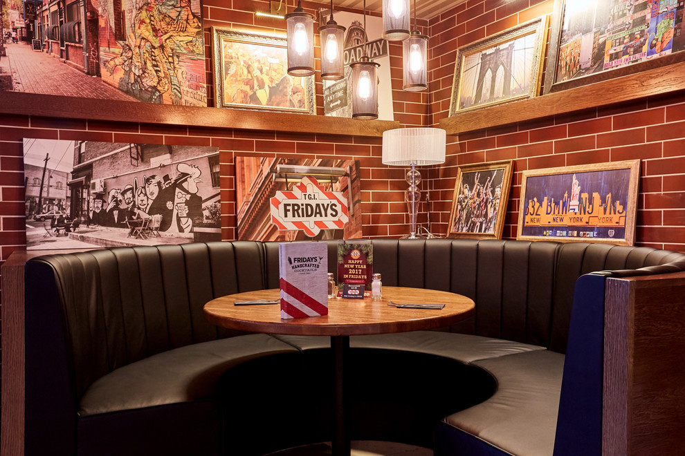 The interior design of the restaurant TGI Friday's in Minsk