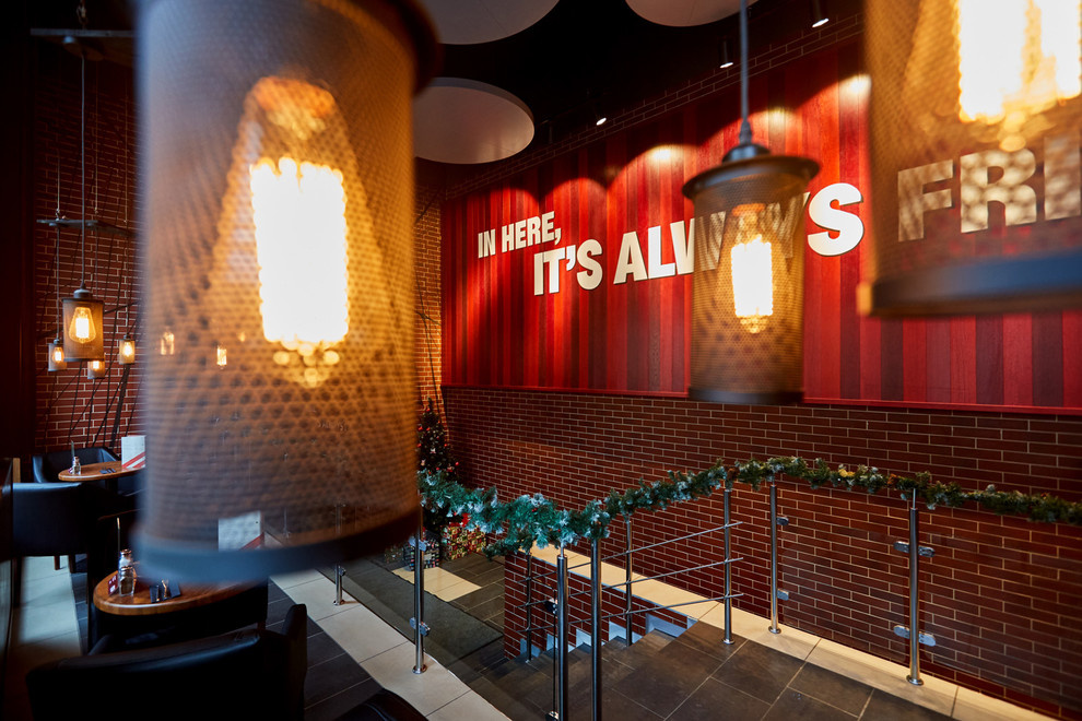 The interior design of the restaurant TGI Friday's in Minsk