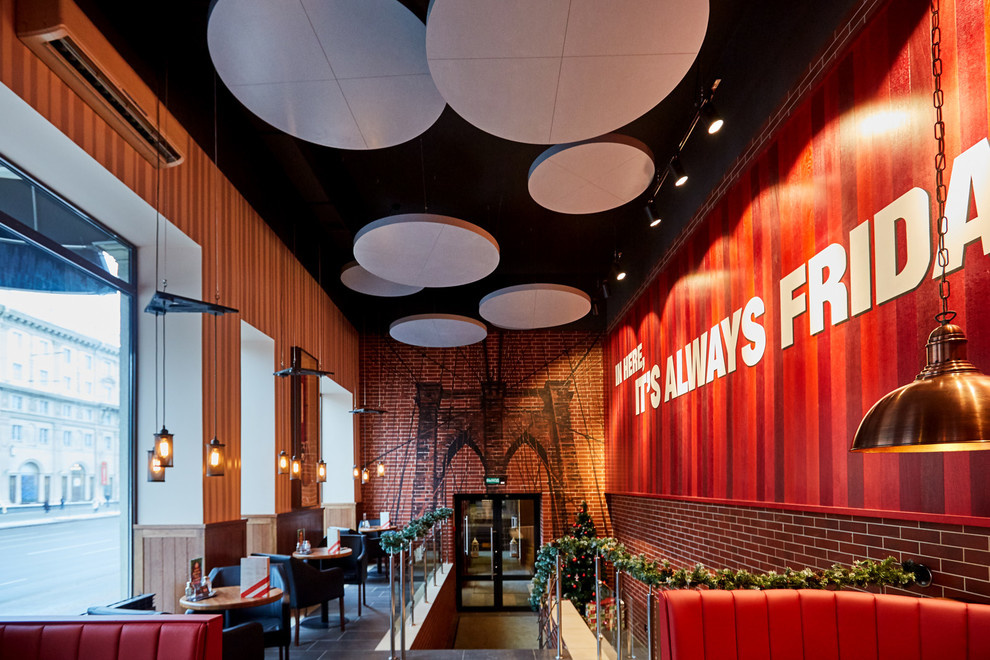 Обложка проекта: The interior design of the restaurant TGI Friday's in Minsk