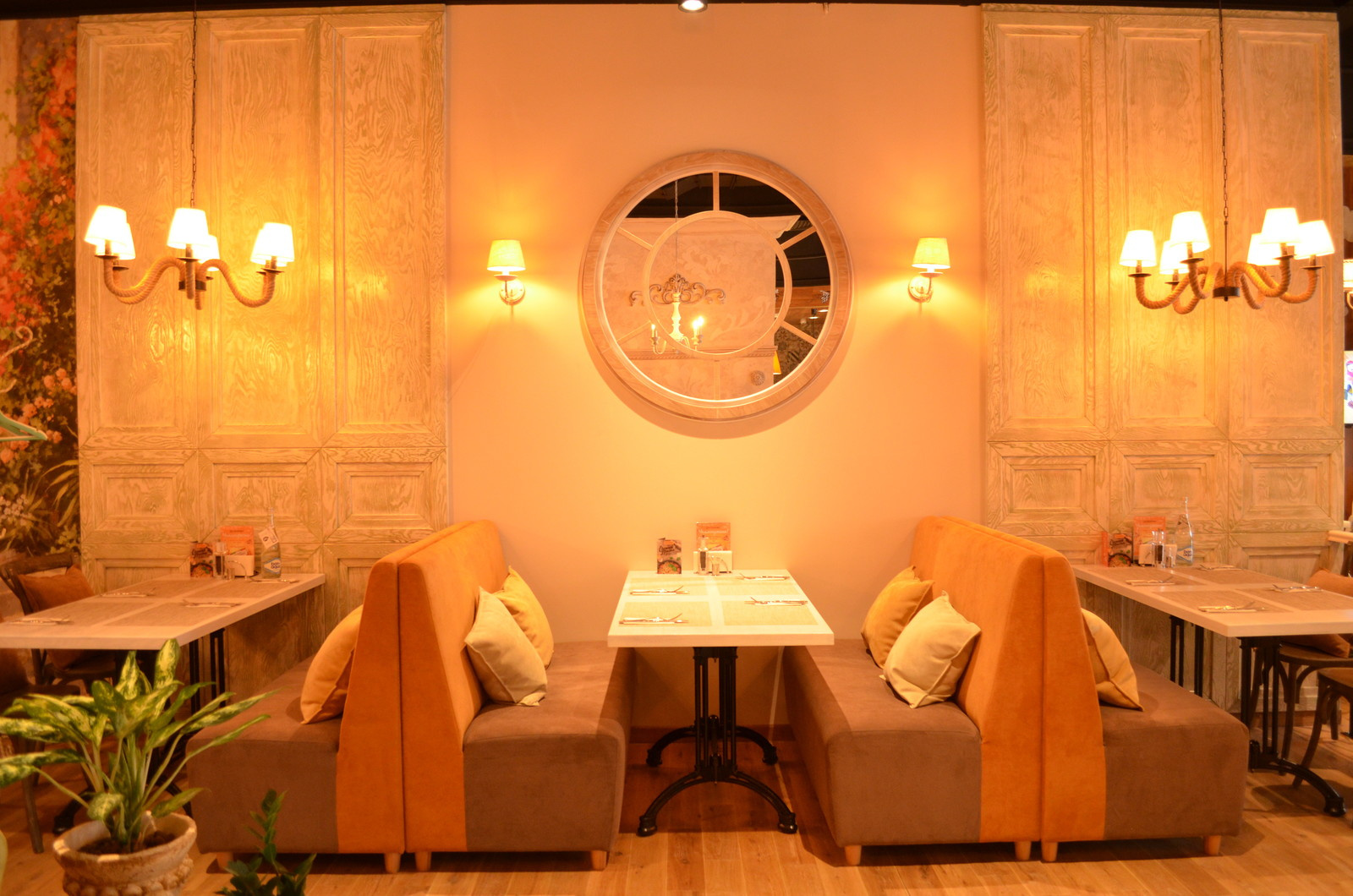 The interior design of the restaurant IL Patio in RIO, Moscow