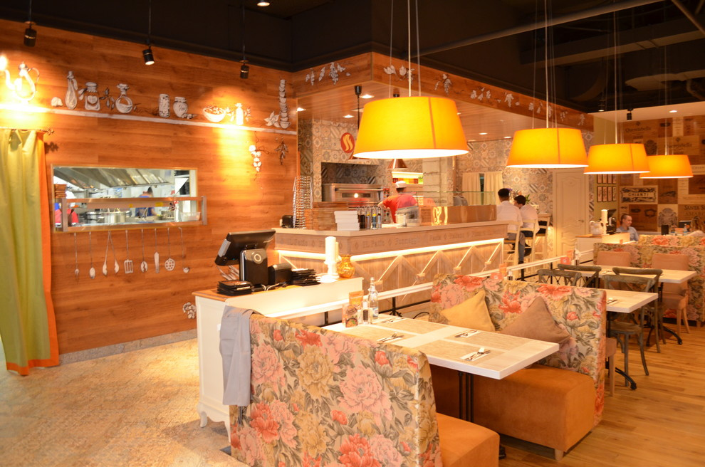 The interior design of the restaurant IL Patio in RIO, Moscow